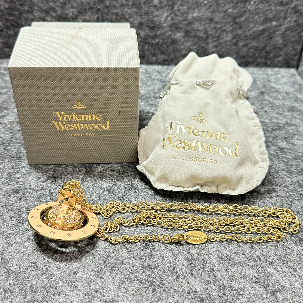 ヴィヴィアンのネックレスを買取させていただきました！！