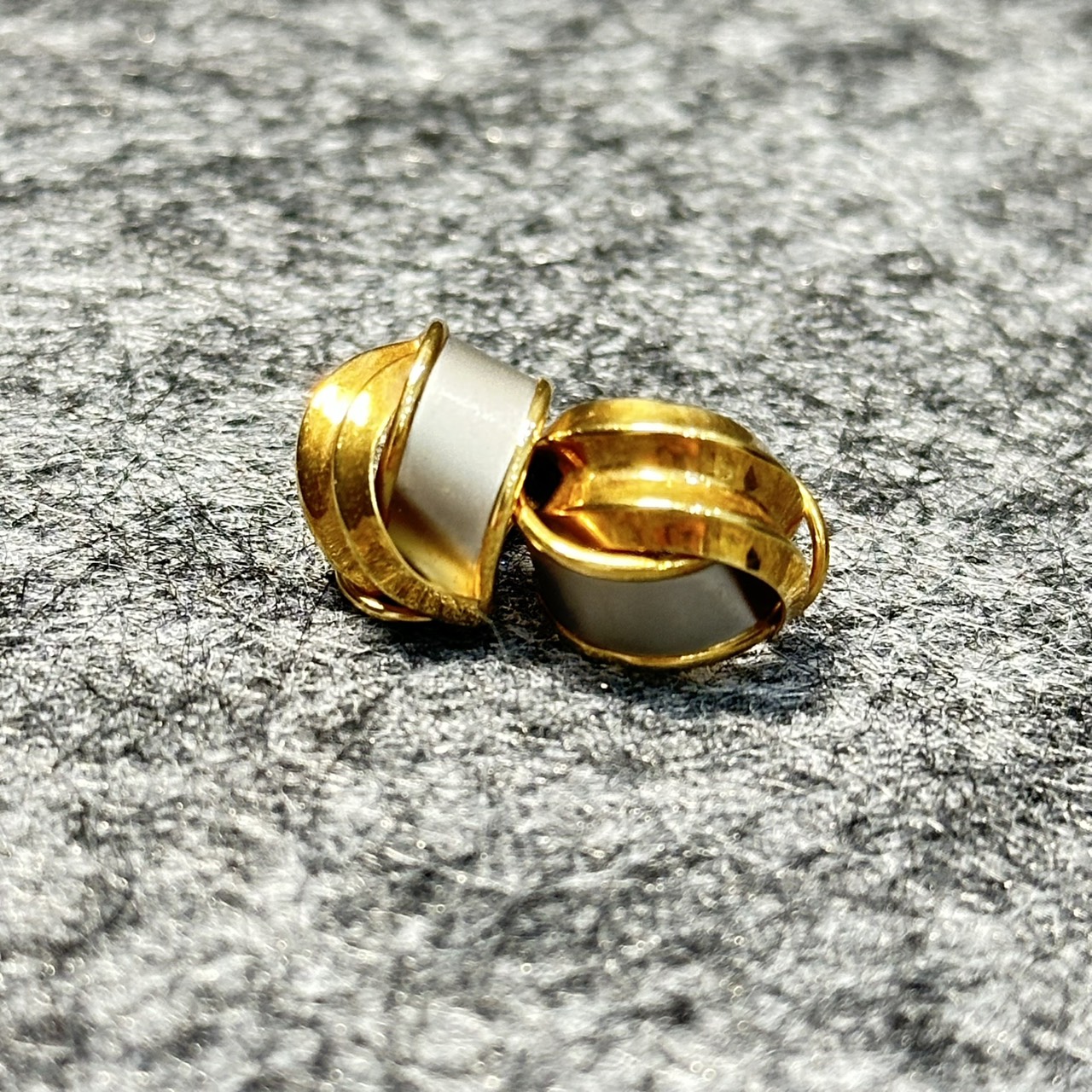 K18PT900コンビのピアスをお買取りさせていただきました！！