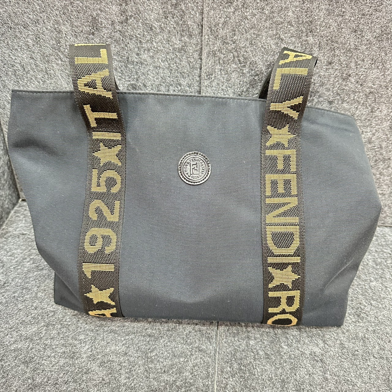 FENDIのナイロンバッグを買取させていただきました