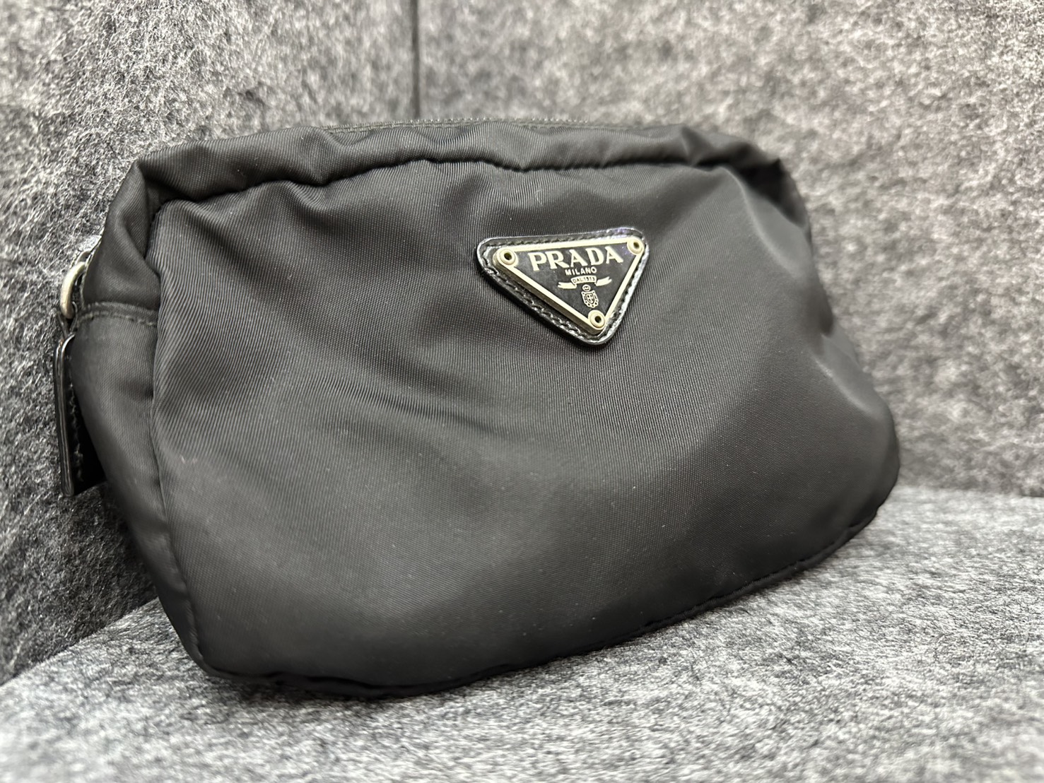 プラダのポーチをお買取りさせていただきました！