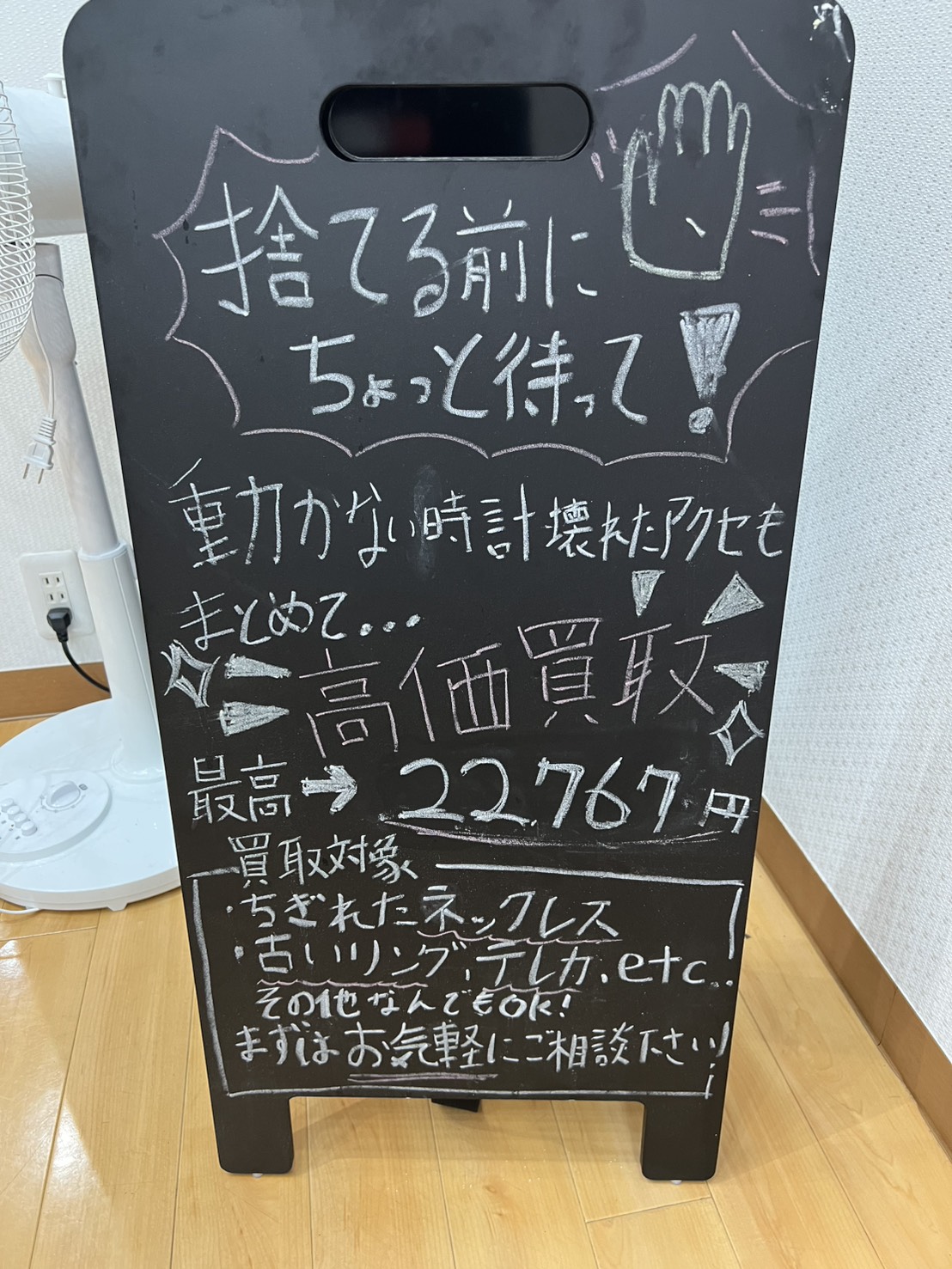金、下がってます。